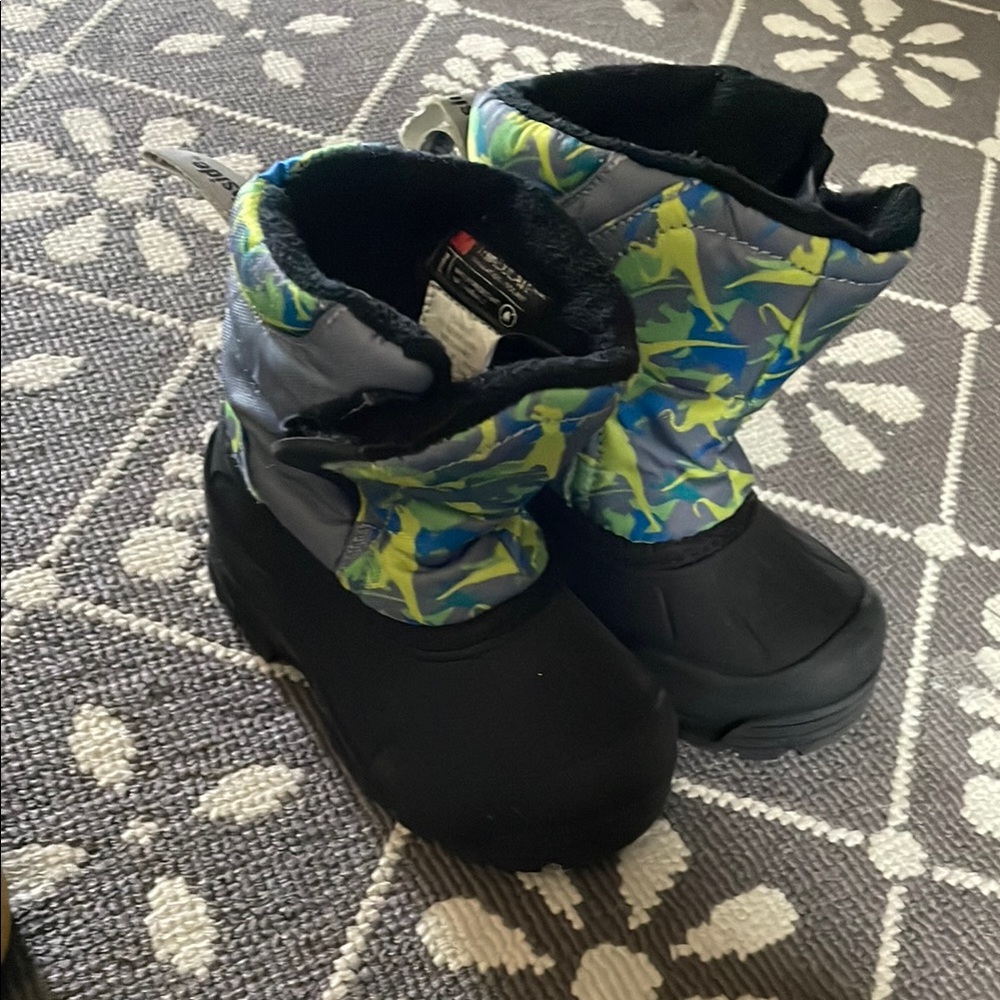 Kids Winter Boots - Black and Blue Camouflage north side size 6